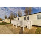 Stunning caravan with decking in Hunstanton, sleeps 8 ref 23010A