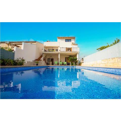 Stunning Home In Llub With Wifi, 4 Bedrooms And Swimming Pool