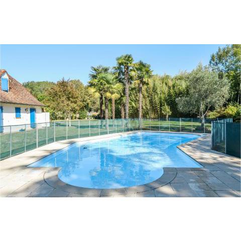 Stunning Home In Navarrenx With Outdoor Swimming Pool, Private Swimming Pool And 2 Bedrooms