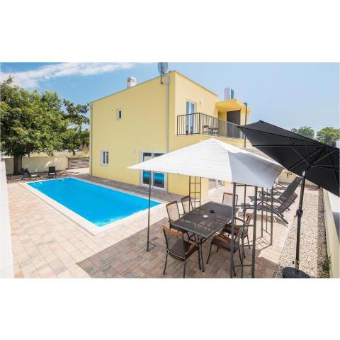 Stunning home in Porec with Outdoor swimming pool, WiFi and 3 Bedrooms