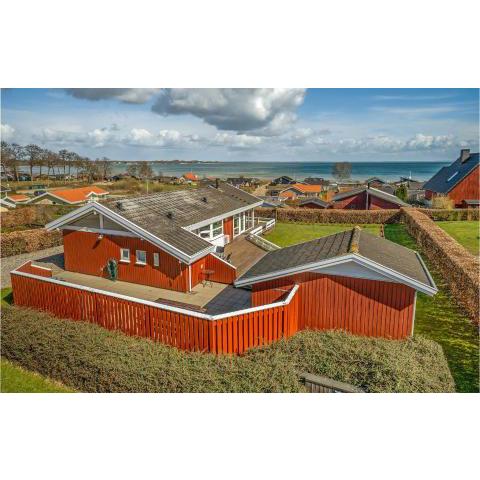 Stunning home in Sjlund with Sauna, WiFi and 3 Bedrooms