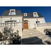 Stunning House 5-Bedrooms for 9P- 20min from Paris