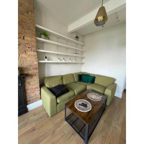 Stylish 1BD Flat with Private Terrace - Kilburn