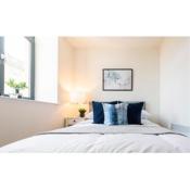Stylish 2 bed apartment close to city