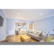 Stylish 2 Bedroom Apartment In Park Circus, West End