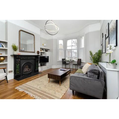 Stylish 2 bedroom Hammersmith apartment