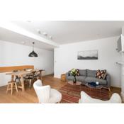 Stylish 2BR Home in West Kensington 4 guests