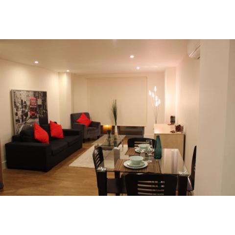 Stylish 3 Bed 2 Bath Apartment Hyde Park