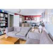 Stylish 3 Bedroom Apartment near Hollyrood Park