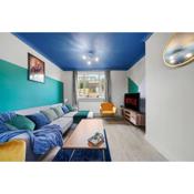 Stylish Sheffield Abode - Parking - Sleeps 7