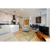 Stylish two bedroom apartment near Tower Bridge by UnderTheDoormat