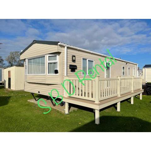 Summer Breeze Deluxe Caravan Rental