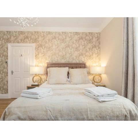 Sunderland Self Catering 2 - Violet Cottage Free Parking