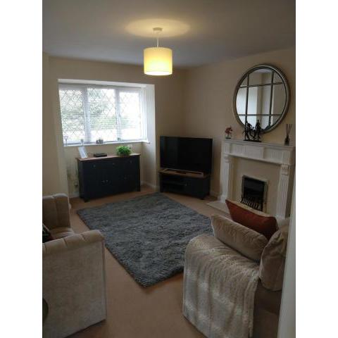 Sunningdale homely detached family/contractor 3 bed house