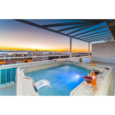 Sunset Penthouse Apartment with Jacuzzi and Seaview