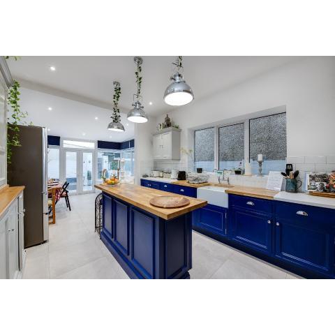 Super stylish, large 3 bedroom Victorian House in Southsea