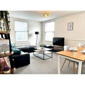 Superb 4 bed City Apartment with On-Site Parking