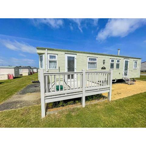 Superb Caravan With Decking At Kessingland Beach In Norfolk Ref 90038td