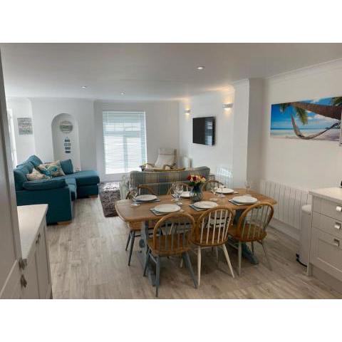 Surf's Up! Atlantic Reach, Nr Newquay, Cornwall. Perfect base for holidays or work