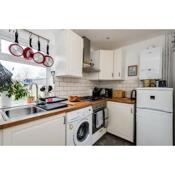 Tasteful 3-Bedroom House with private parking - Florence Park