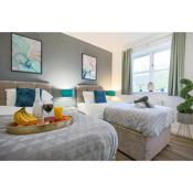 Tattenhoe House with Free Parking, Garden and Smart TV by Yoko Property