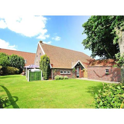 Terraced house in Strackholt with terrace