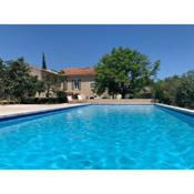 Terrasse avec vue au coeur des Alpilles à 15 mins de Saint Rémy de Provence, 5mins d'Eygalières