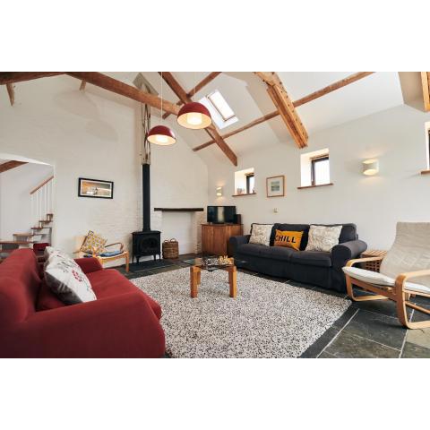 The Barn and Chaffhouse-Beautifully renovated Welsh Barn in Pembrokeshire