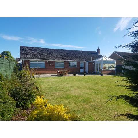 The Burrow, a Spacious Bungalow in Heart of NI