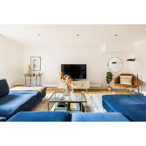 The Clapham Dream - Captivating 3BDR with Garden & Parking