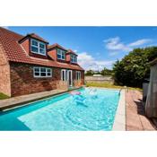 The Coastal Gem - Private Heated Pool - Hot-Tub