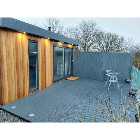 The Den - Modern cabin with wood burning stove