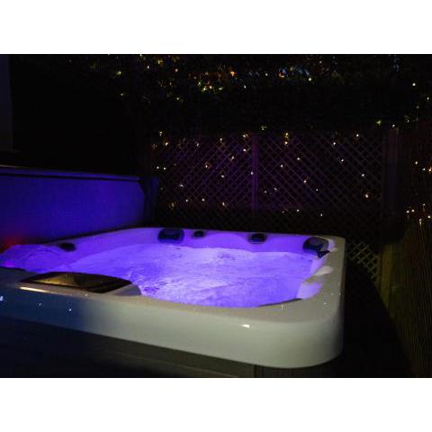 The Gathering @ Liver House - Hot Tub - Near Liverpool - Sleeps Up To 20