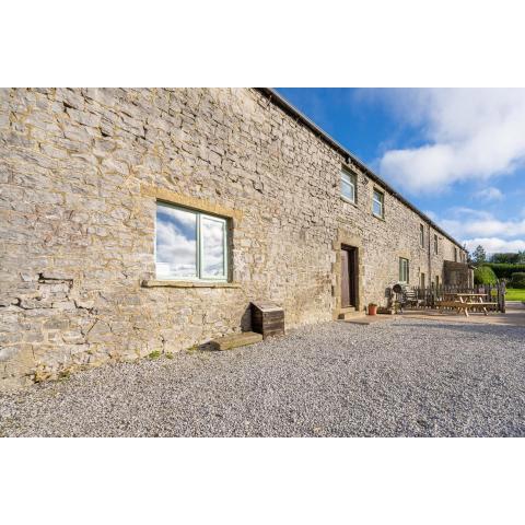 The Holmes Barn - Sleeps 16 - Peak district