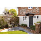 The Lavender Folly - Cosy Accommodation Alresford