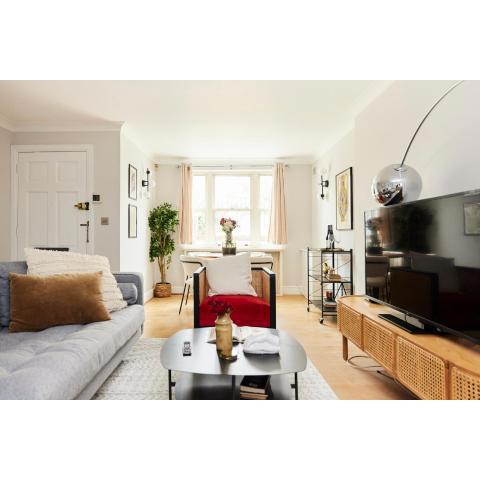 The Putney Getaway - Bewitching 1BDR Flat with Patio