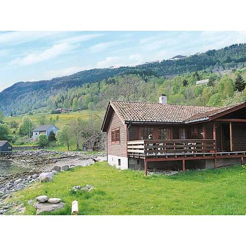 Three-Bedroom Holiday home in Nordfjordeid 2