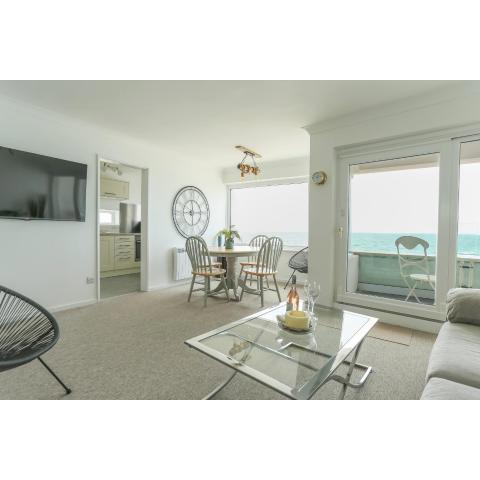 Tides - Beach front apartment in Bracklesham Bay