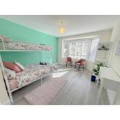 Town CentreBICBeach - Pet friendly with garden & parking