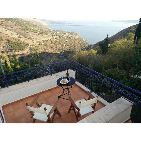 Traditional Sea View Vacation Home in Kourouklata