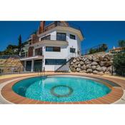 Tranquil 3 bed villa with private pool + sea view!