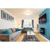 Treetops House -Luxury modern 4-bed, sleeps 10 -Solihull, JLR, NEC, Resorts World, Birmingham Airport, HS2