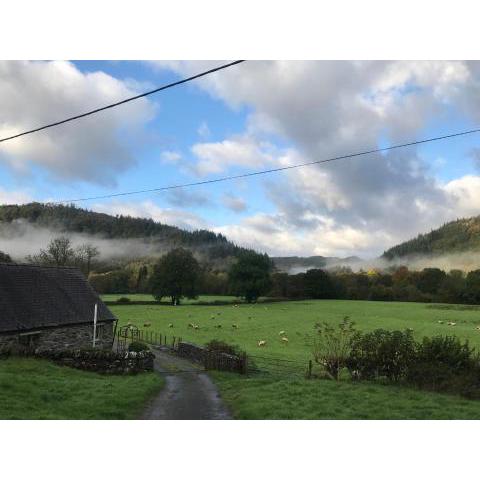 Tyddyn Bach Barn