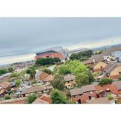 Unique view of Anfield stadium - Charming 2 bedroom apartment in Liverpool with parking