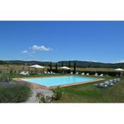 Vacation in Tuscany with swimming pool and tennis court