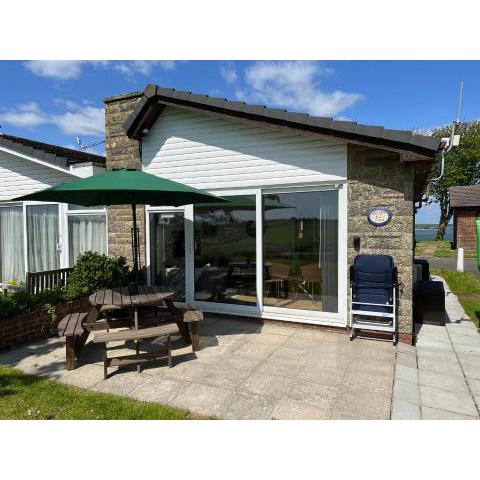 VALLEY VIEW self-catering coastal bungalow in rural West Wight