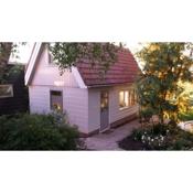 Very nice cottage in Durgerdam, with private garden, free parking, pets allowed