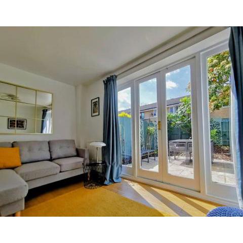 Vibrant 4 bedroom terrace house in Kings