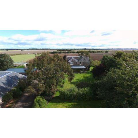 Vicarsford Farmhouse with Hot Tub