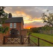 Victorian quirky farm cottage next to forest & close to beach